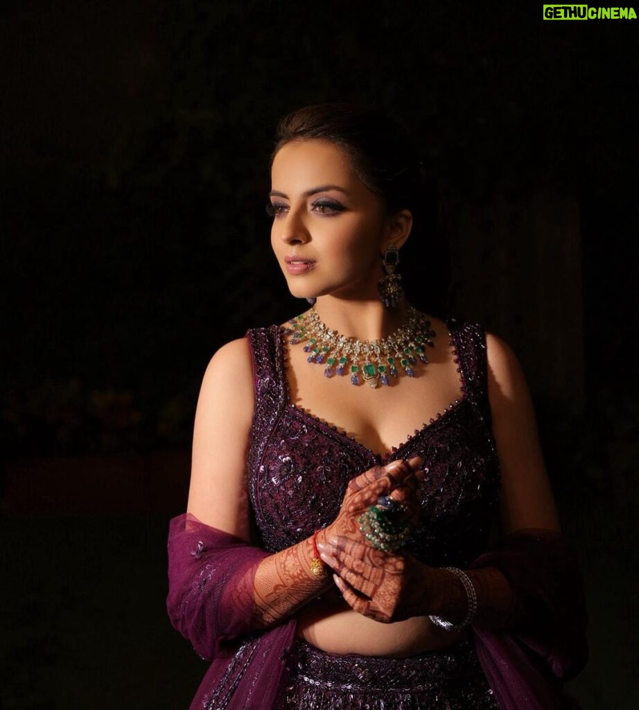 Shrenu Parikh Instagram - His compliment means the world to me… This song is special because he dedicated this to me just when we started our journey… 🧿🥰 . #LoveAtFirstTake . Styled and make up by @nehaadhvikmahajan . Outfit by @neerusindia . Jewellery by @khuranajewelleryhouse . Photography by @oragraphy . Hairstyling by @timemachinebrides @shinejanarthanan . #bride #makeuplook #sangeet #look #ootn #bling #loveislove