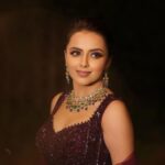 Shrenu Parikh Instagram - His compliment means the world to me… This song is special because he dedicated this to me just when we started our journey… 🧿🥰 . #LoveAtFirstTake . Styled and make up by @nehaadhvikmahajan . Outfit by @neerusindia . Jewellery by @khuranajewelleryhouse . Photography by @oragraphy . Hairstyling by @timemachinebrides @shinejanarthanan . #bride #makeuplook #sangeet #look #ootn #bling #loveislove