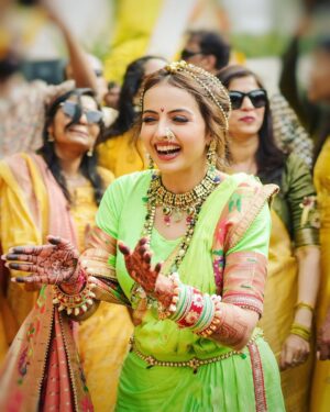 Shrenu Parikh Instagram - મારી peethi/ हळदी💛💚 

.
Styled by @nehaadhvikmahajan 
.
Outfit by @reenachopra 
.
Jewellery by @sonisapphire 
.
Nath by @gandevikarjewellers_pvt_ltd 
.
Make up by @the_beautytown 
.
Hair by @shinejanarthanan @timemachinebrides 
.
Bangles by @rajputi_chuda_store 
.
Shoes by @thequirkynaari 
.
Photography by @oragraphy @canonindia_official 
.
Decor by @the.creative.window 
.
Event managed by @thetuliptouch 
.
Catering by @barodacaterers