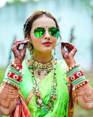 Shrenu Parikh Instagram - મારી peethi/ हळदी💛💚 

.
Styled by @nehaadhvikmahajan 
.
Outfit by @reenachopra 
.
Jewellery by @sonisapphire 
.
Nath by @gandevikarjewellers_pvt_ltd 
.
Make up by @the_beautytown 
.
Hair by @shinejanarthanan @timemachinebrides 
.
Bangles by @rajputi_chuda_store 
.
Shoes by @thequirkynaari 
.
Photography by @oragraphy @canonindia_official 
.
Decor by @the.creative.window 
.
Event managed by @thetuliptouch 
.
Catering by @barodacaterers