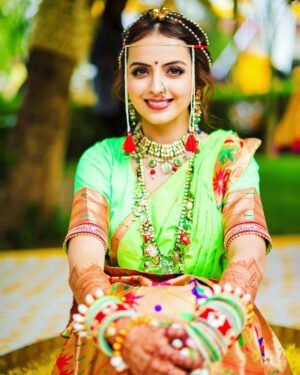 Shrenu Parikh Instagram - મારી peethi/ हळदी💛💚 

.
Styled by @nehaadhvikmahajan 
.
Outfit by @reenachopra 
.
Jewellery by @sonisapphire 
.
Nath by @gandevikarjewellers_pvt_ltd 
.
Make up by @the_beautytown 
.
Hair by @shinejanarthanan @timemachinebrides 
.
Bangles by @rajputi_chuda_store 
.
Shoes by @thequirkynaari 
.
Photography by @oragraphy @canonindia_official 
.
Decor by @the.creative.window 
.
Event managed by @thetuliptouch 
.
Catering by @barodacaterers