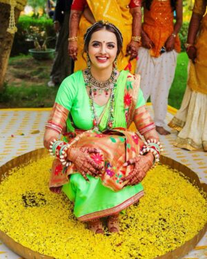 Shrenu Parikh Instagram - મારી peethi/ हळदी💛💚 

.
Styled by @nehaadhvikmahajan 
.
Outfit by @reenachopra 
.
Jewellery by @sonisapphire 
.
Nath by @gandevikarjewellers_pvt_ltd 
.
Make up by @the_beautytown 
.
Hair by @shinejanarthanan @timemachinebrides 
.
Bangles by @rajputi_chuda_store 
.
Shoes by @thequirkynaari 
.
Photography by @oragraphy @canonindia_official 
.
Decor by @the.creative.window 
.
Event managed by @thetuliptouch 
.
Catering by @barodacaterers