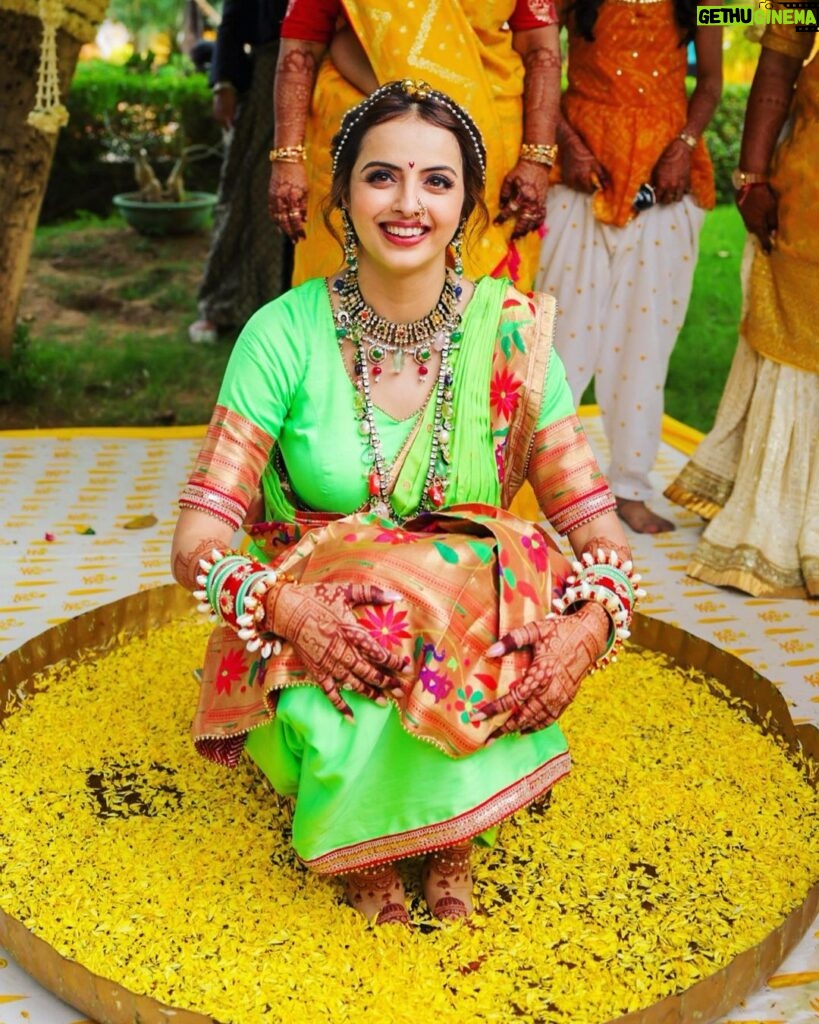 Shrenu Parikh Instagram - મારી peethi/ हळदी💛💚 . Styled by @nehaadhvikmahajan . Outfit by @reenachopra . Jewellery by @sonisapphire . Nath by @gandevikarjewellers_pvt_ltd . Make up by @the_beautytown . Hair by @shinejanarthanan @timemachinebrides . Bangles by @rajputi_chuda_store . Shoes by @thequirkynaari . Photography by @oragraphy @canonindia_official . Decor by @the.creative.window . Event managed by @thetuliptouch . Catering by @barodacaterers