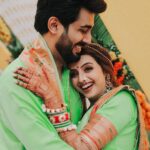 Shrenu Parikh Instagram - The start of a new chapter , sealed with Haldi 💛 💚 Love, laughter and family 🥰 #LoveAtFirstTake . Outfits of me and Akshay specially curated with love by @reenachopra Styled by @reenachopra Jewellery @sonisapphire Jewellery Styled by @nehaadhvikmahajan Bangles by : @rajputi_chuda_store Photography by @oragraphy Decor @the.creative.window . Make -up by @the_beautytown . Hair by @shinejanarthanan @mmtimemachine Event managed by @thetuliptouch Catering by @barodacaterers