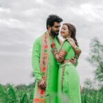 Shrenu Parikh Instagram - The start of a new chapter , sealed with Haldi 💛 💚 Love, laughter and family 🥰 #LoveAtFirstTake . Outfits of me and Akshay specially curated with love by @reenachopra Styled by @reenachopra Jewellery @sonisapphire Jewellery Styled by @nehaadhvikmahajan Bangles by : @rajputi_chuda_store Photography by @oragraphy Decor @the.creative.window . Make -up by @the_beautytown . Hair by @shinejanarthanan @mmtimemachine Event managed by @thetuliptouch Catering by @barodacaterers