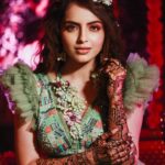 Shrenu Parikh Instagram - Mehendi rach gayi…🧿❤️ Let’s see how much he loves me…!?😜 #LoveAtFirstTake . Look Designed & Styled By :- @nehaadhvikmahajan . 👗Outfit:- @rajgharana.rg 💎Jewellery:- @floralartbysrishti Makeup hair by :- @thebigbangsalon Mehendi by:- @jayshreebridalmehandi Photography by :- @oragraphy Vadodara, Gujarat, India