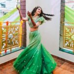 Shrenu Parikh Instagram - Mehendi rach gayi…🧿❤️ Let’s see how much he loves me…!?😜 #LoveAtFirstTake . Look Designed & Styled By :- @nehaadhvikmahajan . 👗Outfit:- @rajgharana.rg 💎Jewellery:- @floralartbysrishti Makeup hair by :- @thebigbangsalon Mehendi by:- @jayshreebridalmehandi Photography by :- @oragraphy Vadodara, Gujarat, India