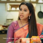 Shreya Bugde Instagram – “ *सपट परिवारची सोना चांदी ऑफर …”* 

जाहिरात निर्मितीत एकत्र आलेले कलावंत आणि तंत्रज्ञ : – 

लेखक – दिग्दर्शक –
संतोष सुधाकर प्रभुणे 

कलाकार – श्रेया बुगडे , चिन्मय उदगीरकर . 

छायांकन – नवनीत ब्यौहार , हर्ष शर्मा . 

संकलन & Vfx – निलेश सुर्यवंशी 

कलरिस्ट – सौम्य चॅटर्जी 
 
वेशभूषा – कविता देसाई 

रंगभूषा – ललित कुलकर्णी आणि 
अमित सावंत

केशभूषा – 
सरोज जनेलू 

संगीतकार – मोरेश्वर महामुनी 

क्रीएटीव्ह आणि दिग्दर्शक टीम – 
  योगेश थोरात
  निलेश सूर्यवंशी
 अजय तारगे 
  वर्षाराणी पटेल 
 
कार्यकारी निर्माता –
पलाश कडलग 

निर्मिती प्रमुख – 
शेखर अहिरे 

आणि 

विशेष सहकार्य – 

जोतिराम घनवट (सपट परिवार ) 
केतन जैन ( सपट परिवार ) 
सुशांत जोशी ( सपट परिवार ) 
संजय जाधव ( सपट परिवार )

विश्वजीत ( प्रॉडक्शन् टीम) 

अजित पेंडसे 
( स्टील फोटोग्राफी ) 

बिस्कीट करा फस्त
परिवार सोना चांदी ऑफर मस्त …