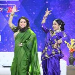 Shreya Bugde Instagram – गेली अनेक वर्ष हवा येऊ द्या मुळे अनेक ‘challenging characters’ करायला मिळाली पण कधी कधी आमचा doctor खूपच धाडसी गोष्टी करायला लावतो …हे मी केलेलं धाडस ……🙈

@madhuridixitnene 
#evergreen
 #rulingourheartsforever ❣️❣️
#dancingwiththequeen
#dhakdhakgirl