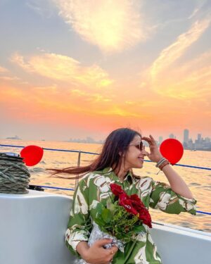 Shreya Bugde Instagram - The ship sailed 9years ago … so embarking on our 10th we decided to take a yacht instead ….!!😉

Happy 9 years  NIK ❣️!!
From my whole heart…for my whole life !! 🤍

PS : thankyou for the most beautiful surprise! 🧿 ✨
