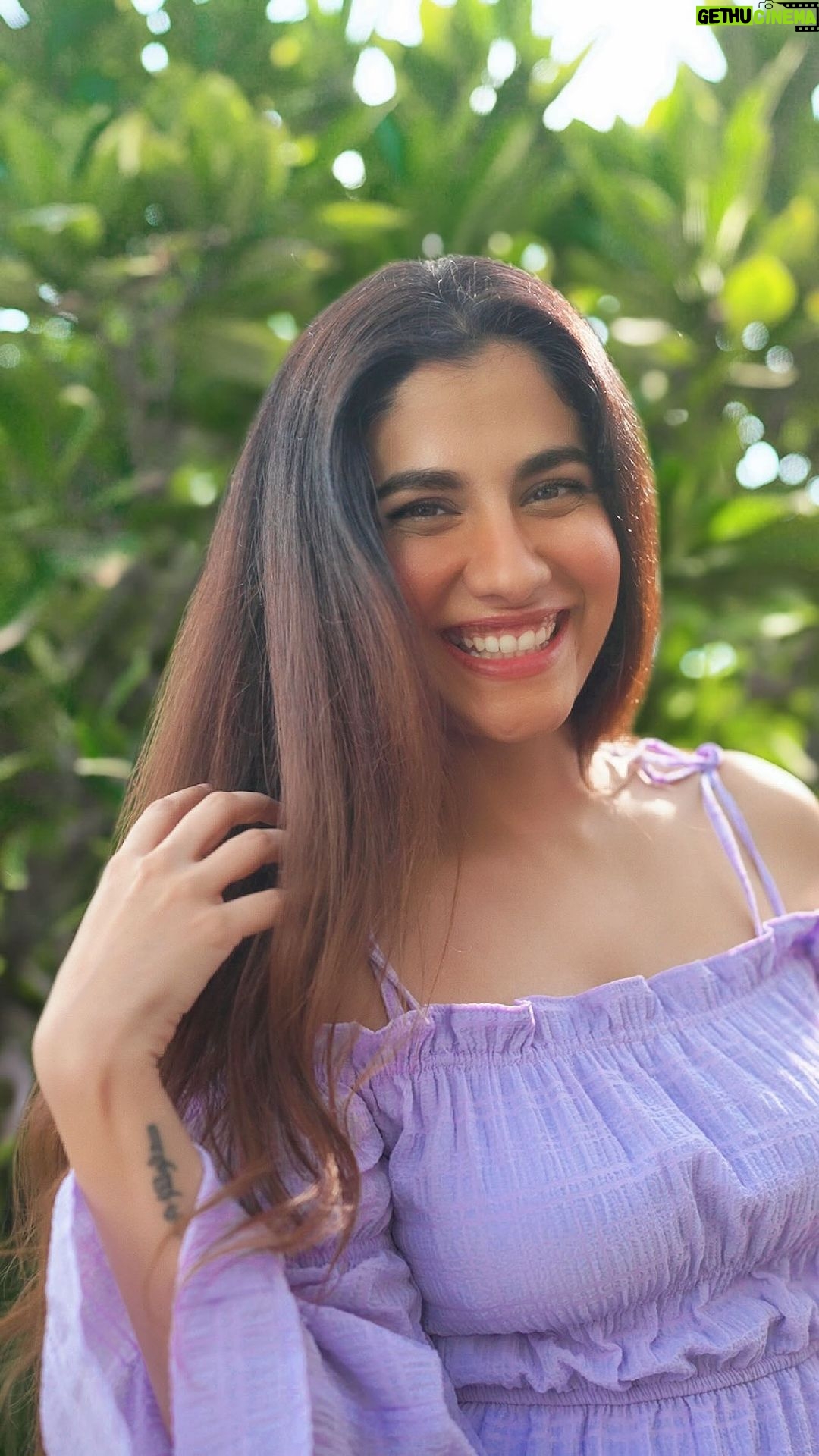 Shreya Dhanwanthary Instagram - A 100% Vegan, Sulphate & Paraben-Free hair care regime for frizz-free hair? YES please!!!ππ«Άπ» I am talking about the Love Beauty and Planetβs Argan Oil and Lavender Shampoo and Conditioner .π Infused with 100% Moroccan Argan Oil and scented with French Lavender, this makes my hair so smooth and soft.ππ»ββοΈ Like me, say YES to frizz-free hair!π #AD #LoveBeautyAndPlanet #SulphateFree #Haircare #frizzcontrol #frizzfree #lavender #hairroutine #shampoo