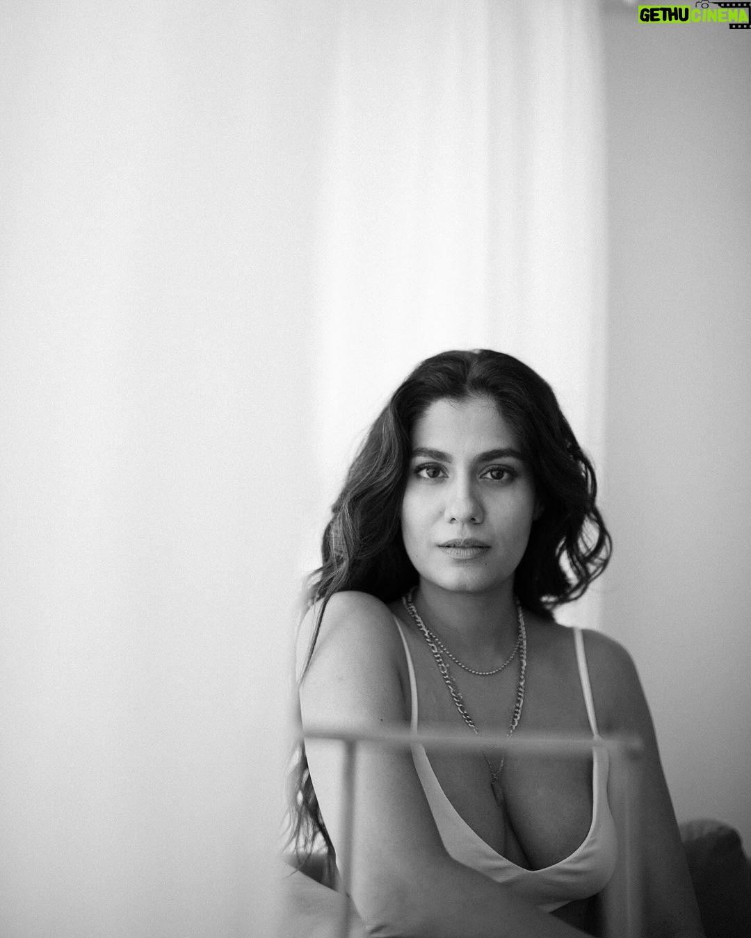 Shreya Dhanwanthary - 113.1K Likes - 42 Shades of Gray
.
A Series