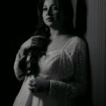 Shreya Ghoshal Instagram - 🤍 Outfit: @roopvatikaofficial Jewellery: @azotiique Stylist: @stylebysaachivj Styling Team: @sanzimehta777 @styledbynikinagda 📸 @_smfilms