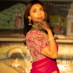 Shriya Saran Instagram - Don’t wait for the light become the light Rumi Shot by @media9manoj for @hyderabad_times awards Nails @_teasedrybar Styled by @malkit_gill2697 Style team @sanjamkaur92 @sreevardhan_keto @aartibirajdar Wearing @mrunalinirao @amigos.rizwan Jewels @karnikajewelshyd @ascend.rohank