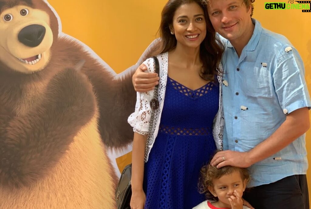 Shriya Saran Instagram - Radha’s first show @mashaandthebear Perfect for a 3 year old. She loved it. @nickjrindia @nickindiaofficial Thank you for inviting us