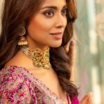 Shriya Saran Instagram - 🩷@shriya_saran1109 for @hyderabad_times @timesofindia awards Wearing @mrunalinirao @amigos.rizwan Jewels @karnikajewelshyd @ascend.rohank Styled by me with @sanjamkaur92 @sreevardhan_keto