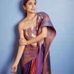 Shriya Saran Instagram - Wearing: @amitaggarwalofficial Jewelry: @rubans.in @oakpinionpr Styled by: @malkit_gill2697 Style team : @bhavnaaaaa.r @siddhidbhandari Make up @makeupbymahendra7 Hair @stylistsony Shot by @harshkamat