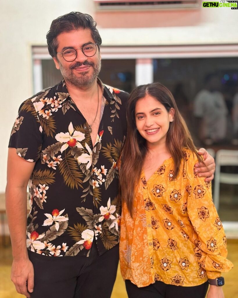 Shruthi Prakash Instagram - You’re always welcome to learn and have fun at @theartistcollectiveindia ❤ With the man himself 😊🙌🏻 @atulmongia sir #shrutiprakash #scenework #scenes #fun #yay