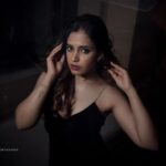 Shruthi Prakash Instagram - It doesn’t matter how dirty others play you. Karma has a big appetite these days. Move with pure intentions 🤗❤️ MUA @nikhila_artistry PC @framesbyadarsh #shrutiprakash #black #picture #pose #truth #beyou