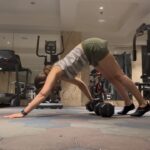 Shruthi Prakash Instagram - You know what a deadly combination is ? Ashtanga yoga plus weights ❤️ #shrutiprakash #réel #strongcore #strongcorechallenge #sets #ﬁtness #strong #strongwomen #workout #endorphins