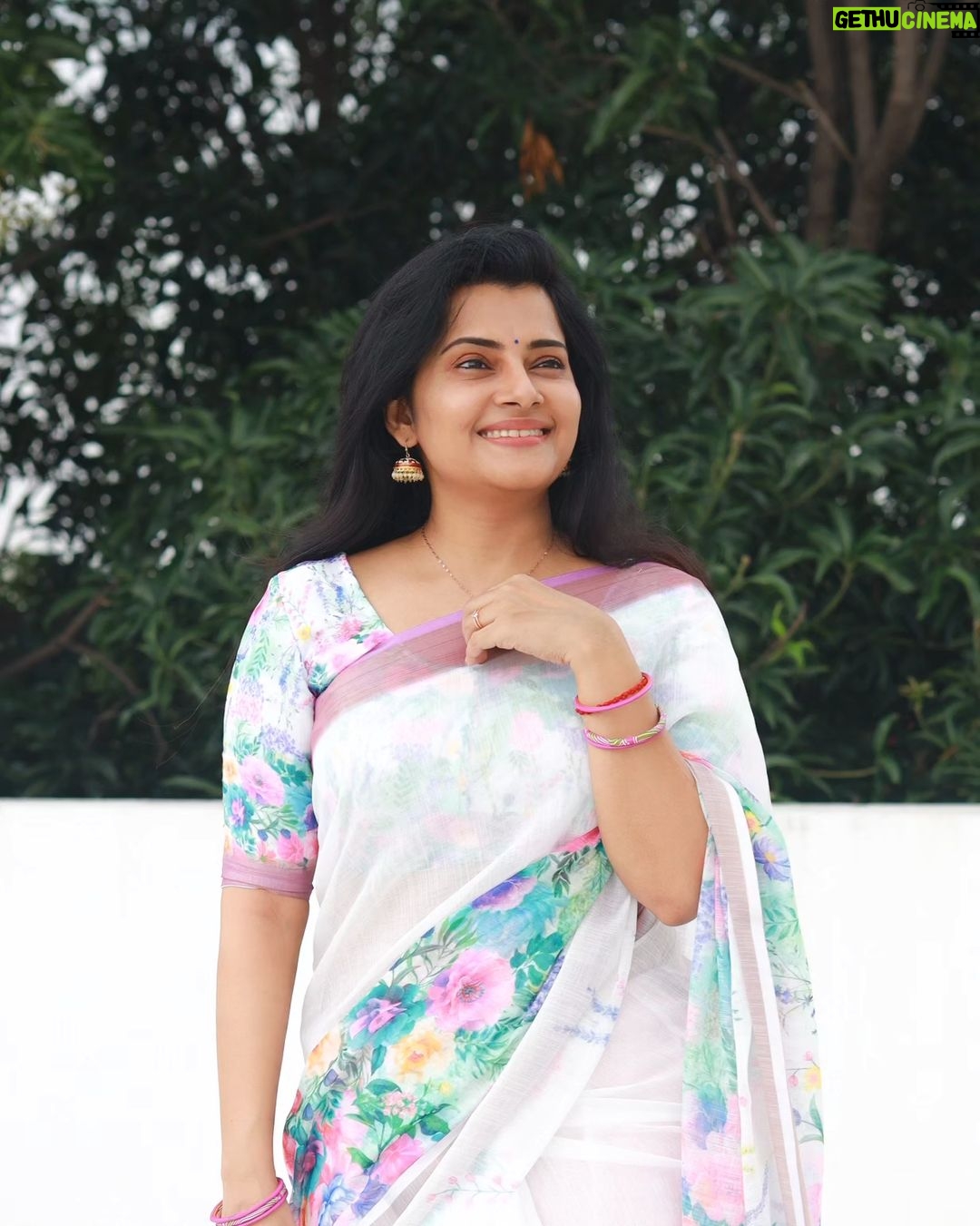 Shruthi Raj Instagram - Saree @shhaas_boutique2023 π€π©·π€π©· *Wow collection* Premium quality linen cotton saree with digital print all over saree.. contrast digital print design blouse... *Fine quality* Book ur order soon...
