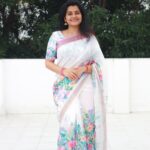 Shruthi Raj Instagram - Saree @shhaas_boutique2023 🤍🩷🤍🩷 *Wow collection* Premium quality linen cotton saree with digital print all over saree.. contrast digital print design blouse... *Fine quality* Book ur order soon...