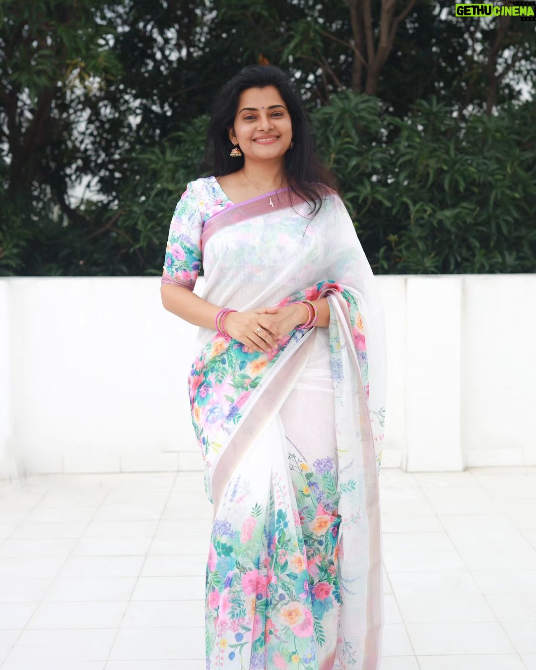 Shruthi Raj Instagram - Saree @shhaas_boutique2023 π€π©·π€π©· *Wow collection* Premium quality linen cotton saree with digital print all over saree.. contrast digital print design blouse... *Fine quality* Book ur order soon...