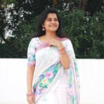 Shruthi Raj Instagram - Saree @shhaas_boutique2023 🤍🩷🤍🩷 *Wow collection* Premium quality linen cotton saree with digital print all over saree.. contrast digital print design blouse... *Fine quality* Book ur order soon...