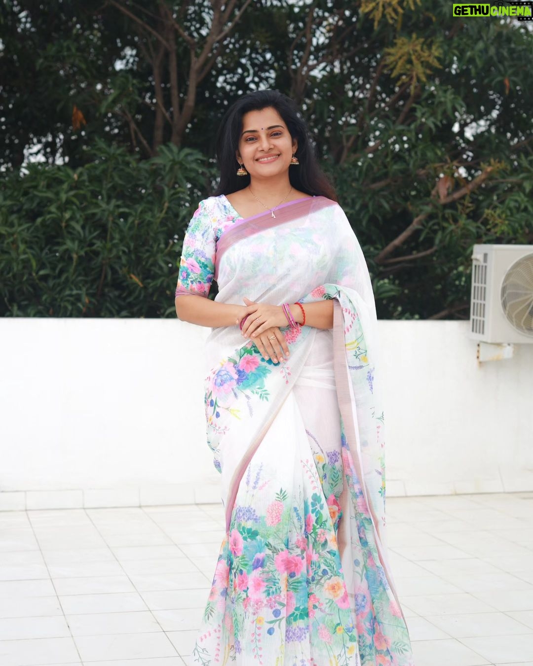 Shruthi Raj Instagram - Saree @shhaas_boutique2023 π€π©·π€π©· *Wow collection* Premium quality linen cotton saree with digital print all over saree.. contrast digital print design blouse... *Fine quality* Book ur order soon...