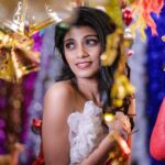 Shruthi Rajanikanth Instagram - cheers to all sparkles and warmth✨✨ Smart fashion world makeup club Christmas photoshoot 💄Makeup @makeover_by_ashakesav @sreepriyag2020 @smart_makeup4083 @smart_fashions_world 📸@arjun_surendranathan 👗@sherin7215 Marine Drive, Kochi, Kerala