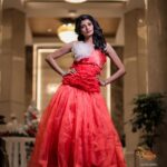 Shruthi Rajanikanth Instagram - I heard Christmas is coming 😍❤️❤️😍 Smart fashion world makeup club Christmas photoshoot Shoot for @smart_fashions_world 📸 @arjun_surendranathan 💄Makeup @makeover_by__ashakesav @sreepriyag2020 @smart_makeup4083 👗 @sherin7215 Marine Drive, Kochi, Kerala