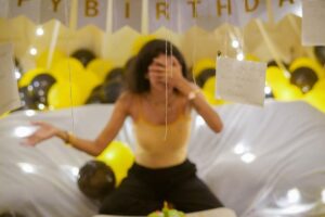 Shruthi Rajanikanth Instagram - Surprises are always special ✨ and this one was a dreamy one #closetoheart 

📸 @nomadic_frames 

#birthday #love #light #surprise