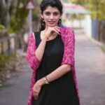 Shruthi Rajanikanth Instagram - Thank you @_cha_arvi for the dress 📸 @nomadic_frames