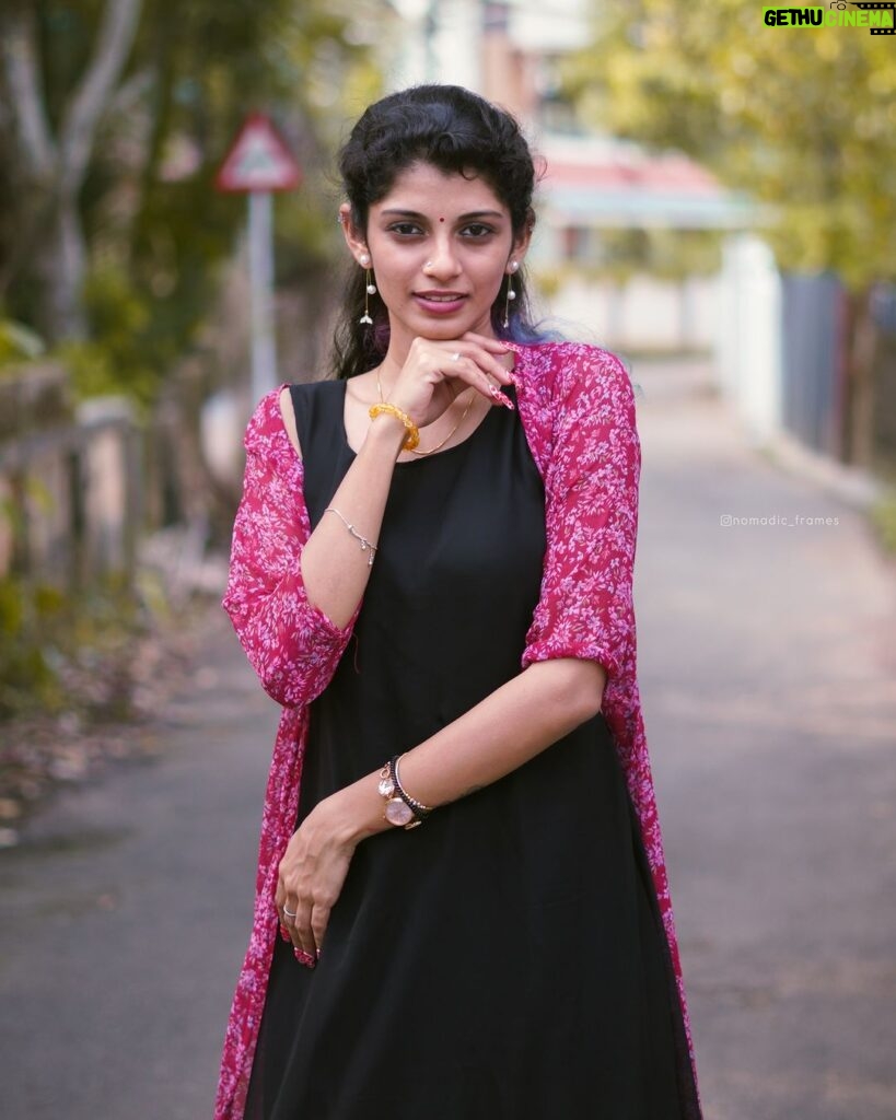 Shruthi Rajanikanth Instagram - Thank you @_cha_arvi for the dress 📸 @nomadic_frames