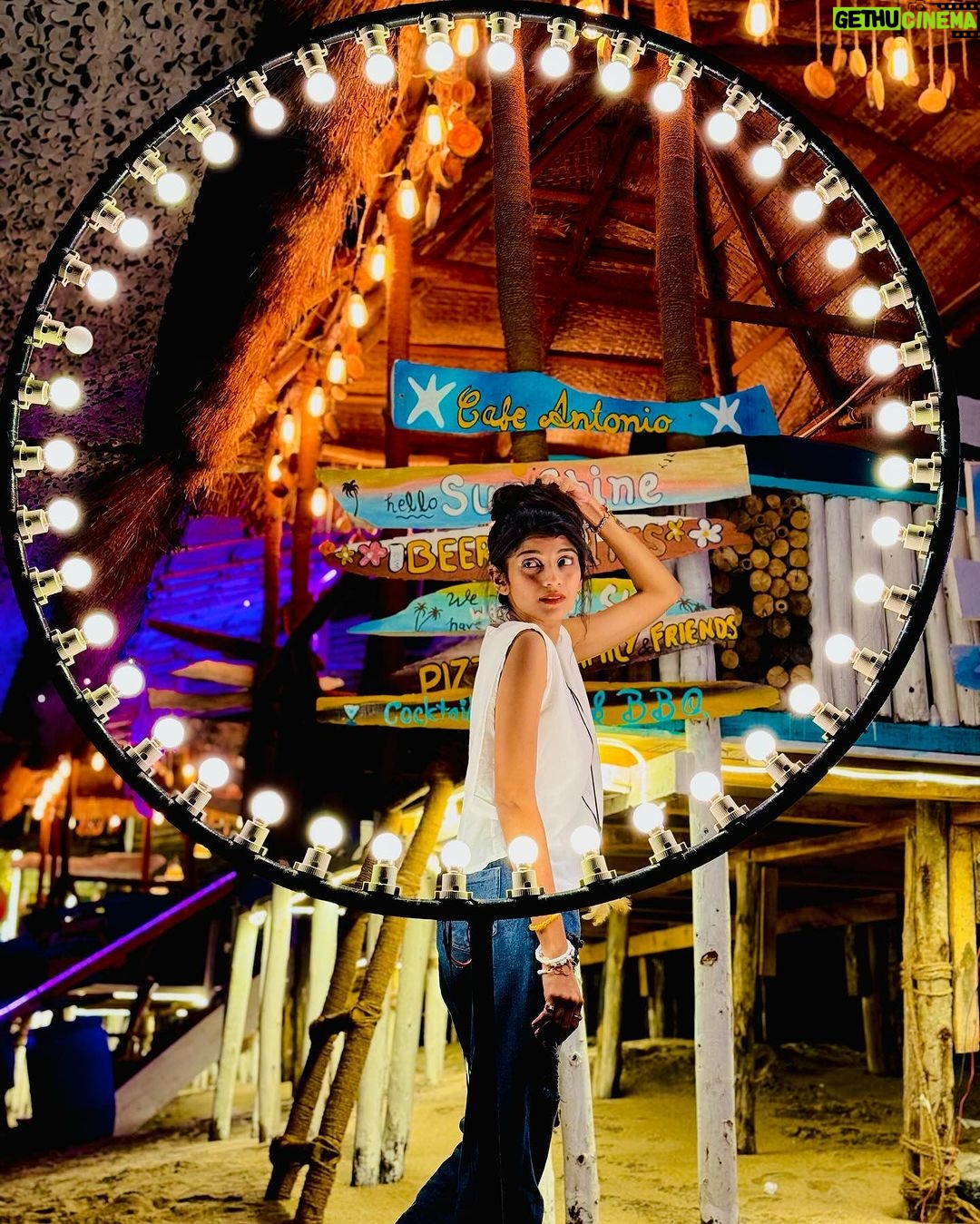 Shruthi Rajanikanth Instagram - Spread some light✨🦋 Anjuna Beach, Goa