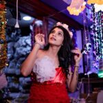 Shruthi Rajanikanth Instagram - Loving all the sparkles ✨✨✨✨✨✨🎄❄️ Smart fashion world makeup club Christmas photoshoot @smart_fashions_world 📸 @arjun_surendranathan 💄Makeup @makeover_by_ashakesav @sreepriyag2020 @smart_makeup4083 👗 @sherin7215