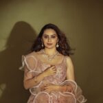 Shruti Marathe Instagram - 🩷 @bharatpawarphotography @thevinodsarode @style_by_apurva