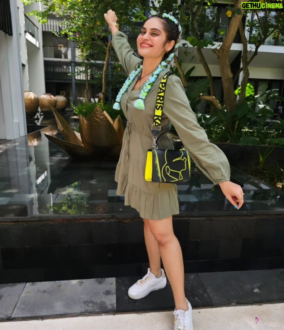 Shrutika Instagram - Color color what color do u choose ....and i said greeen... Colored braids all the wayyy!!! Don't freak out this is just temporary πππ€ͺ The bali vibeπ #braidstyles #colours #pop #instamood