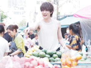 Shuichiro Naito Instagram - 写真集発売まで
残り1ヶ月！！

オフショットも載せていきます🍉
タイ🇹🇭市場で
スイカ食べた！

#タイ #ประเทศไทย #パタヤ #พัทยา #市場 #ตลาด #ตลาด 
#ขอบคุณครับ #กรุงเทพมหานคร 
#แตงโม #ภาพถ่าย #อัลบั้มภาพ 
#ชูอิจิโรนาอิโตะ