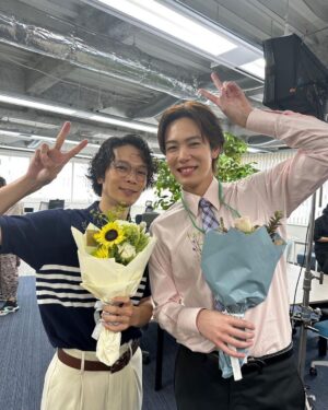 Shuichiro Naito Instagram - こっち向いてよ向井くん
最後までご覧いただきありがとうございました！

最後はteekitのメンバーとお写真を撮らせていただきました！幸せ！

とても暖かくて、しっかりと恋愛観を学べる現場でした！最後はずっと笑ってた

僕も河西のようにまっすぐに愛を伝えられる人間になっていけたらいいなっておもいました！

ありがとう河西くん。

#こっち向いてよ向井くん