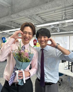 Shuichiro Naito Instagram - こっち向いてよ向井くん
最後までご覧いただきありがとうございました！

最後はteekitのメンバーとお写真を撮らせていただきました！幸せ！

とても暖かくて、しっかりと恋愛観を学べる現場でした！最後はずっと笑ってた

僕も河西のようにまっすぐに愛を伝えられる人間になっていけたらいいなっておもいました！

ありがとう河西くん。

#こっち向いてよ向井くん