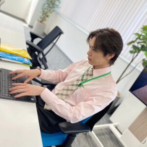 Shuichiro Naito Instagram - 今夜22時より
日本テレビ新水曜ドラマ『こっち向いてよ向井くん』に河西翔太役で出演致します。

向井くんの後輩です。
クールでちょっと無愛想ですが
みな様是非とも愛してください。

#こっち向いてよ向井くん