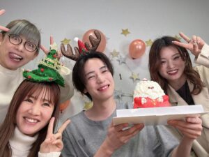 Shuichiro Naito Instagram - Happy merryXmas.🎄🎄

写真集のイベントが全部終わりました！

みんなありがとう☺️
最高なクリスマスになりますよーにっ。