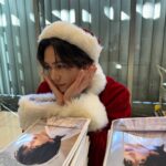 Shuichiro Naito Instagram - 今日は写真集のクリスマスイベントありがとうございました😊 7年ぶりに個人でやるみなさんに会えるイベント、ほんっとうに幸せでした！最後に、『しゅうくんは名前をいつも忘れちゃうから、みんなのチェキと名前を描いたアルバムをプレゼントするね』ってみんなからアルバムをもらった時は、胸がキューってなってそれまでの疲れがぶっ飛びました。 本当に改めてみんなに支えられてるなって思えた1日でした！ 今年の最後にみんなに会えて幸せ者です☺️☺️ 今日来れなかった人は25日に楽しみましょっ 今日は本当にありがとう。