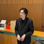 Shuichiro Naito Instagram - 今日は写真集のクリスマスイベントありがとうございました😊 7年ぶりに個人でやるみなさんに会えるイベント、ほんっとうに幸せでした！最後に、『しゅうくんは名前をいつも忘れちゃうから、みんなのチェキと名前を描いたアルバムをプレゼントするね』ってみんなからアルバムをもらった時は、胸がキューってなってそれまでの疲れがぶっ飛びました。 本当に改めてみんなに支えられてるなって思えた1日でした！ 今年の最後にみんなに会えて幸せ者です☺️☺️ 今日来れなかった人は25日に楽しみましょっ 今日は本当にありがとう。