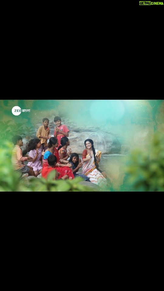 Shweta Bhattacharya Instagram - শুনে নিন শুভম মৈত্রের সুরে এবং প্ৰস্মিতা পাল-এর কণ্ঠে, "কোন গোপনে মন ভেসেছে" ধারাবাহিকের অসাধারণ Title Song টি!! Singer: @prashmita Music: @suvam.moitra Lyricist: @pramukhosh "দেখুন #KonGoponeMonBhesechhe, আগামী 18th December থেকে সোম - শনি @ 8:30pm, শুধুমাত্র Zee Bangla-র পর্দায়।" @bhattacharya.sweta21 @rano_joy22 #KonGoponeMonBhesechheTitleTrack #KGMBTitleTrack #KonGoponeMonBhesechhe #কোনগোপনেমনভেসেছে #KGMB #ZeeBangla #জিবাংলা #ZeeBanglaNewShow #NewShowLaunch