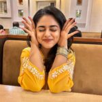 Siddhi Idnani Instagram - 💛