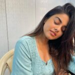 Siddhi Idnani Instagram - Vain in the Vanity 🚃