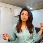 Siddhi Idnani Instagram - Vain in the Vanity 🚃
