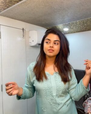 Siddhi Idnani Instagram - Vain in the Vanity 🚃